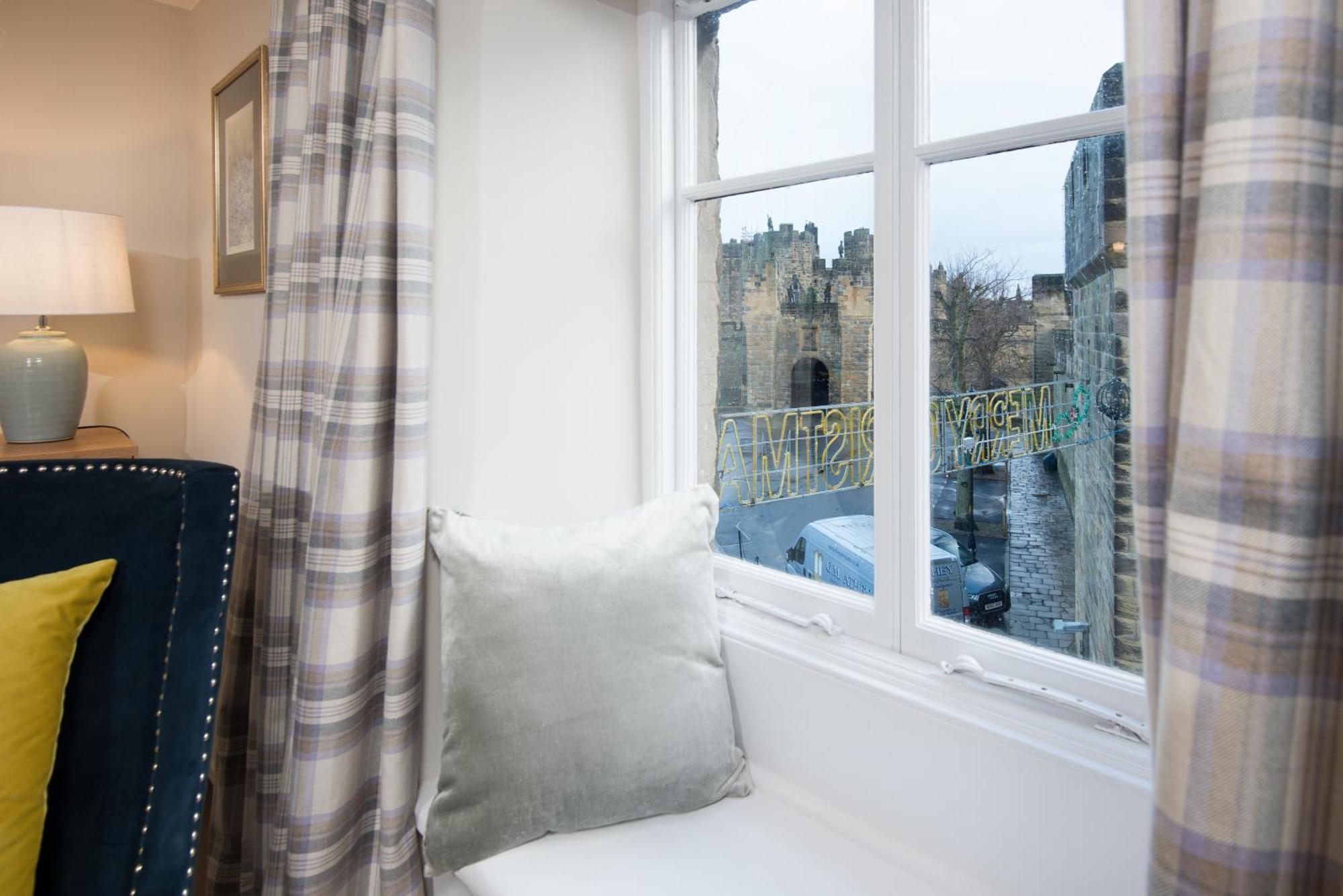 Castle Retreat - Luxury Apartment Opposite Alnwick Castle Exterior photo